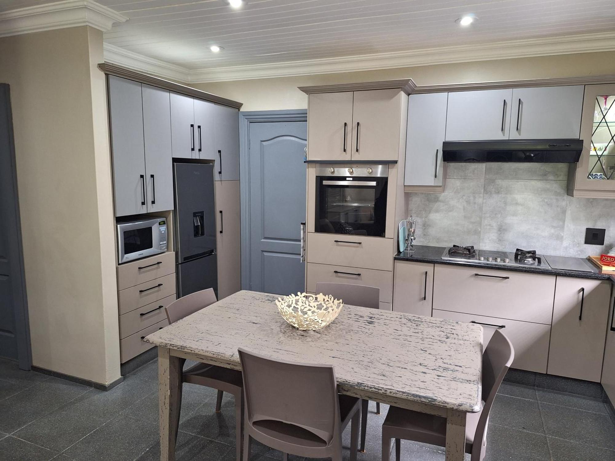 6 The At Churchill * Hillcrest